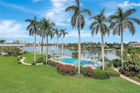 Exterior - 383 Harbour Dr #304, Naples, FL 34103 photo 5 of 10