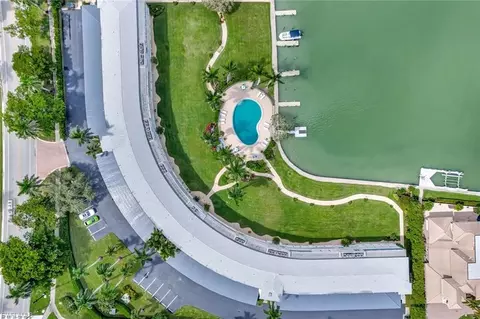 View/Area - 383 Harbour Dr #304, Naples, FL 34103 photo 7 of 9