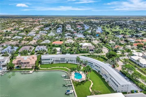 View/Area - 383 Harbour Dr #304, Naples, FL 34103 photo 5 of 9