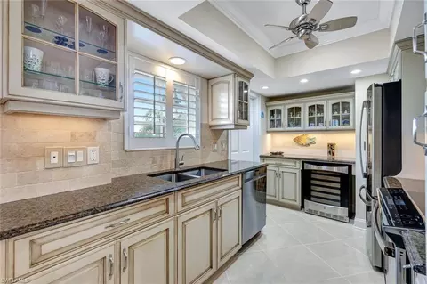 Kitchen - 383 Harbour Dr #304, Naples, FL 34103 photo 2 of 5