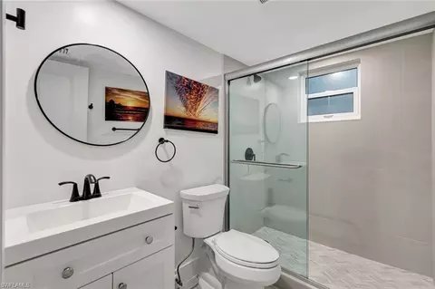 Bath - 383 Harbour Dr #304, Naples, FL 34103 photo 3 of 3