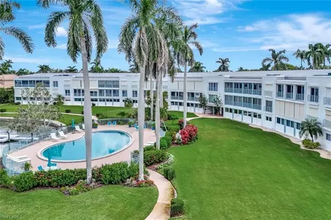 Exterior - 383 Harbour Dr #304, Naples, FL 34103 photo 6 of 10