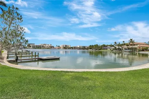 View/Area - 383 Harbour Dr #304, Naples, FL 34103 photo 4 of 9