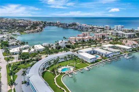 View/Area - 383 Harbour Dr #304, Naples, FL 34103 photo 2 of 9