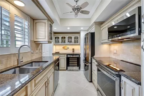 Kitchen - 383 Harbour Dr #304, Naples, FL 34103 photo 3 of 5