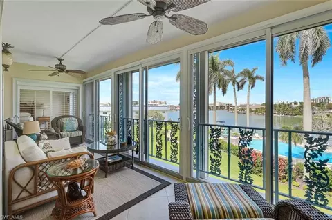 Exterior - 383 Harbour Dr #304, Naples, FL 34103 photo 3 of 10