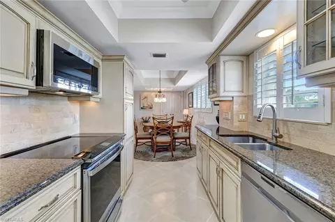 Kitchen - 383 Harbour Dr #304, Naples, FL 34103 photo 4 of 5