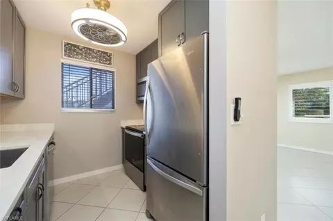 Kitchen - 261 Banyan Blvd #104, Naples, FL 34102 photo 2 of 2