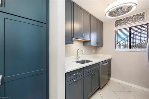 Kitchen - 261 Banyan Blvd #104, Naples, FL 34102 photo 1 of 2