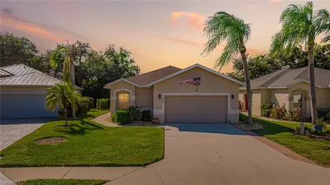 306 Stanhope Cir, Naples, FL 34104