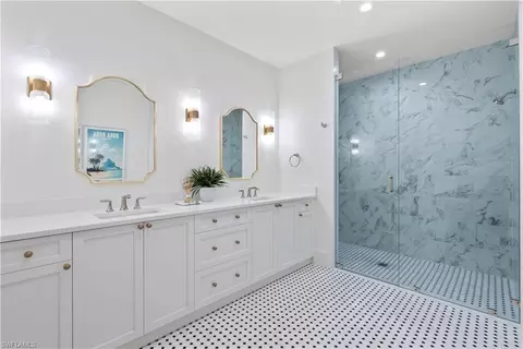 Bath - 285 Central Ave, Naples, FL 34102 photo 7 of 8