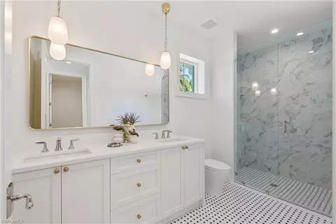 Bath - 285 Central Ave, Naples, FL 34102 photo 6 of 8