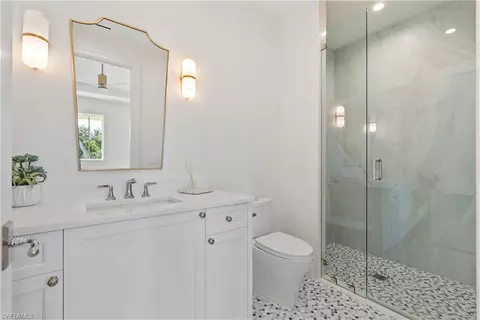 Bath - 285 Central Ave, Naples, FL 34102 photo 8 of 8