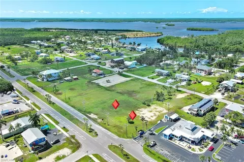 15 S Copeland Ave, Everglades City, FL 34139