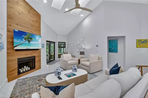 95 Cypress View Dr, Naples, FL 34113