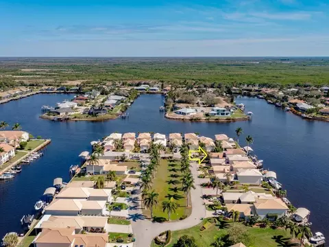158 Eveningstar Cay, Naples, FL 34114