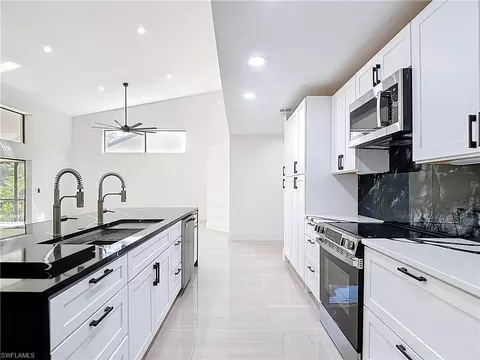 178 Cypress View Dr #C34, Naples, FL 34113
