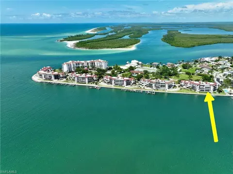 105 La Peninsula Blvd #105, Naples, FL 34113