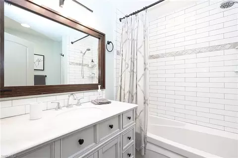Bath - 686 95th Ave N, Naples, FL 34108 photo 4 of 4