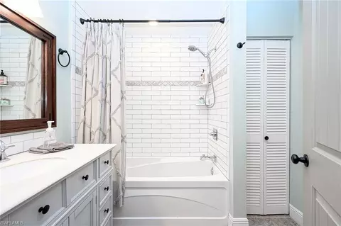 Bath - 686 95th Ave N, Naples, FL 34108 photo 3 of 4