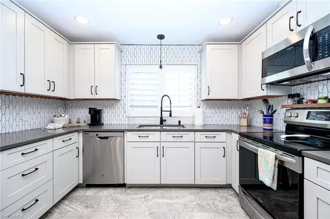 Kitchen - 686 95th Ave N, Naples, FL 34108 photo 3 of 4