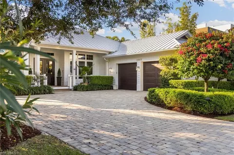 642 Bougainvillea Rd, Naples, FL 34102