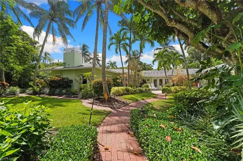 280 4th Ave N, Naples, FL 34102