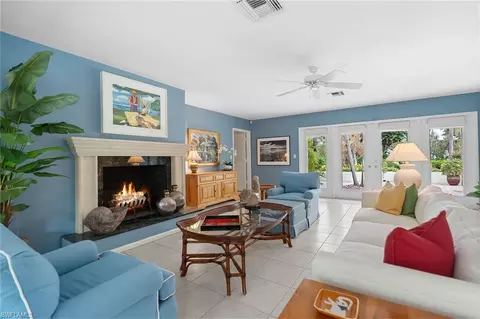 Living - 280 4th Ave N, Naples, FL 34102 photo 2 of 4