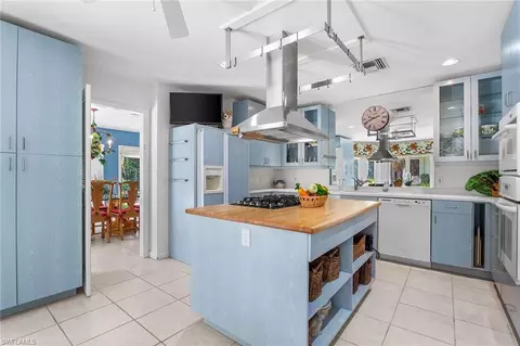 Kitchen - 280 4th Ave N, Naples, FL 34102 photo 1 of 2