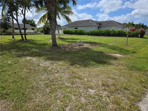 2700 Linda Dr, Naples, FL 34112