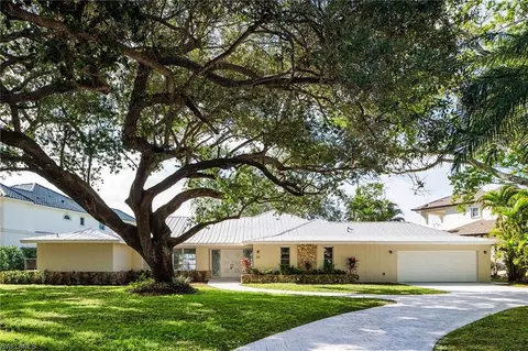 320 Bow Line Dr, Naples, FL 34103