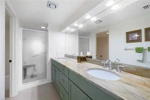 Bath - 3100 Gulf Shore Blvd N #303, Naples, FL 34103 photo 3 of 4