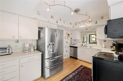 Kitchen - 3100 Gulf Shore Blvd N #303, Naples, FL 34103 photo 2 of 2