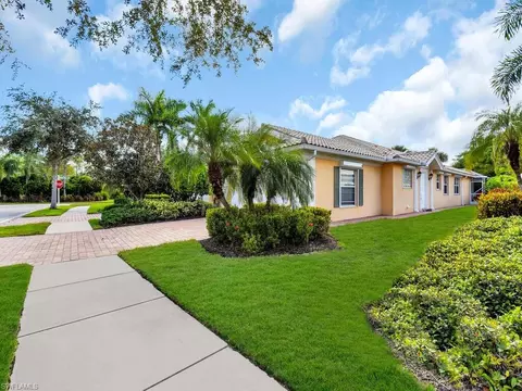 8084 Xenia Ln, Naples, FL 34114