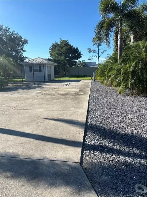 5890 Maplewood Ct, Fort Myers, FL 33905