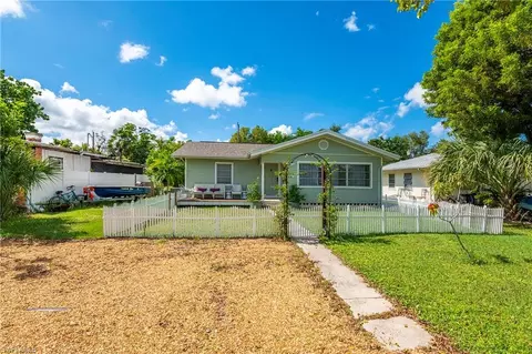 2432 Washington Ave, Naples, FL 34112