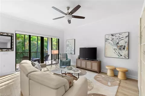 1055 Sandpiper St #H-202, Naples, FL 34112