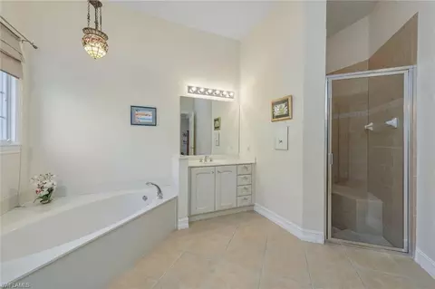 Bath - 8465 Mallards Way, Naples, FL 34114 photo 2 of 3