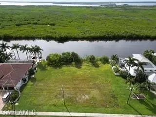 3212 Surfside Blvd, Cape Coral, FL 33914