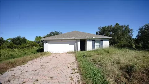 666 Vanola Ct, Lehigh Acres, FL 33972