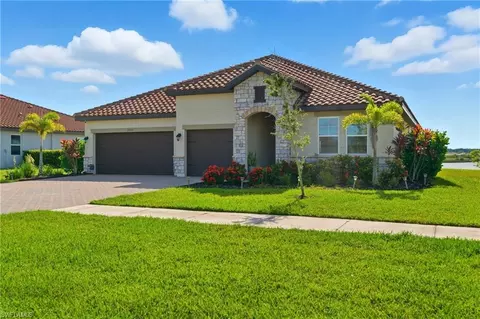 2055 Grove Dr, Naples, FL 34120