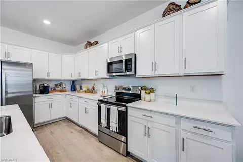 Kitchen - 2318 Avocado Ln, Naples, FL 34120 photo 3 of 3
