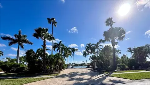 4669 Southern Breeze Dr, Naples, FL 34114