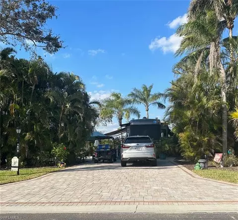 4678 Southern Breeze Dr, Naples, FL 34114