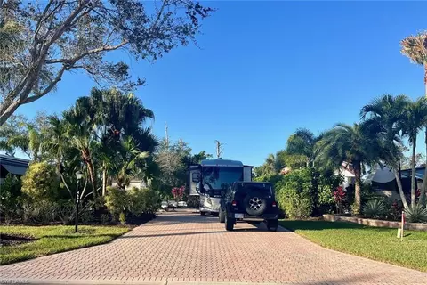 4694 Southern Breeze Dr, Naples, FL 34114