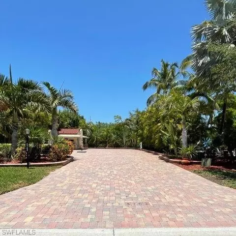 4762 Southern Breeze Dr, Naples, FL 34114