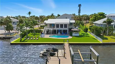205 Bayview Ave, Fort Myers Beach, FL 33931