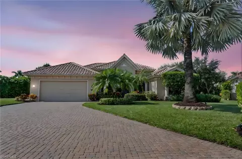 990 Tivoli Ct, Naples, FL 34104