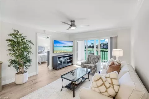 9 High Point Cir N #208, Naples, FL 34103