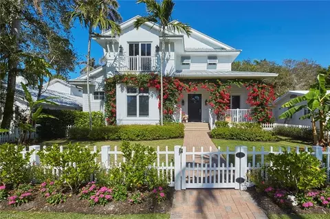 231 11th Ave S, Naples, FL 34102